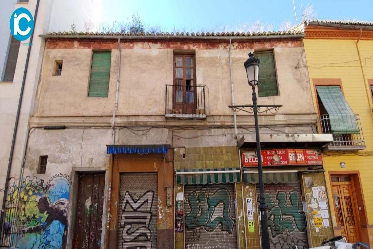 SOLAR PARA EDIFICIO CALLE MOLINOS CENTRO