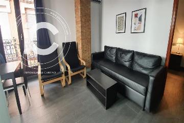 Edificio junto a Puerta Real en Granada