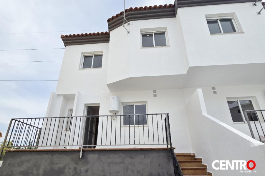 Chalet adosado en Jun