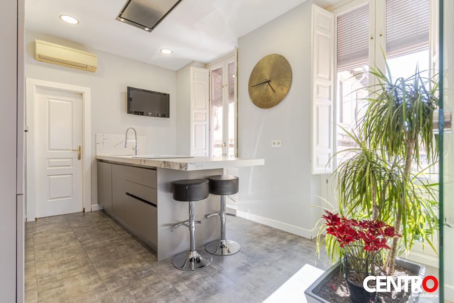 Piso de lujo junto al Ayuntamiento de Granada